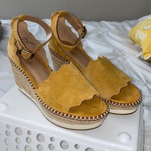 Mustard wedged sandals